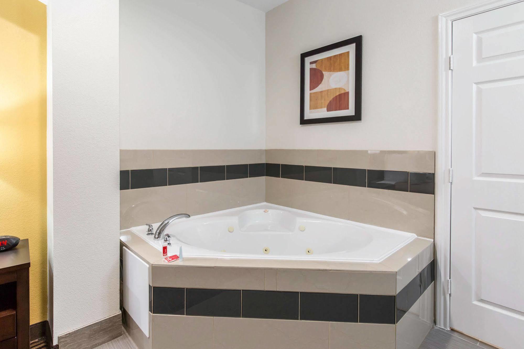 Scottish Inns & Suites Spring - Houston North Екстер'єр фото